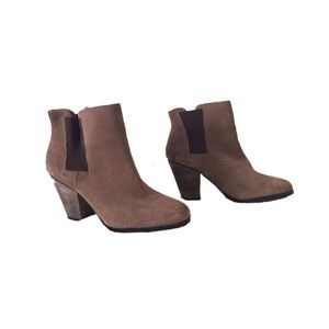 Vince Camuto suede booties tan/taupe 7.5
